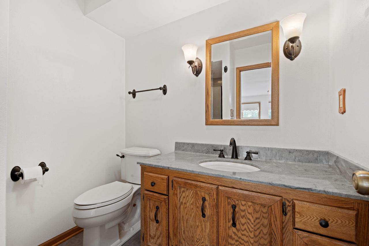 W225N2549 Alderwood LANE