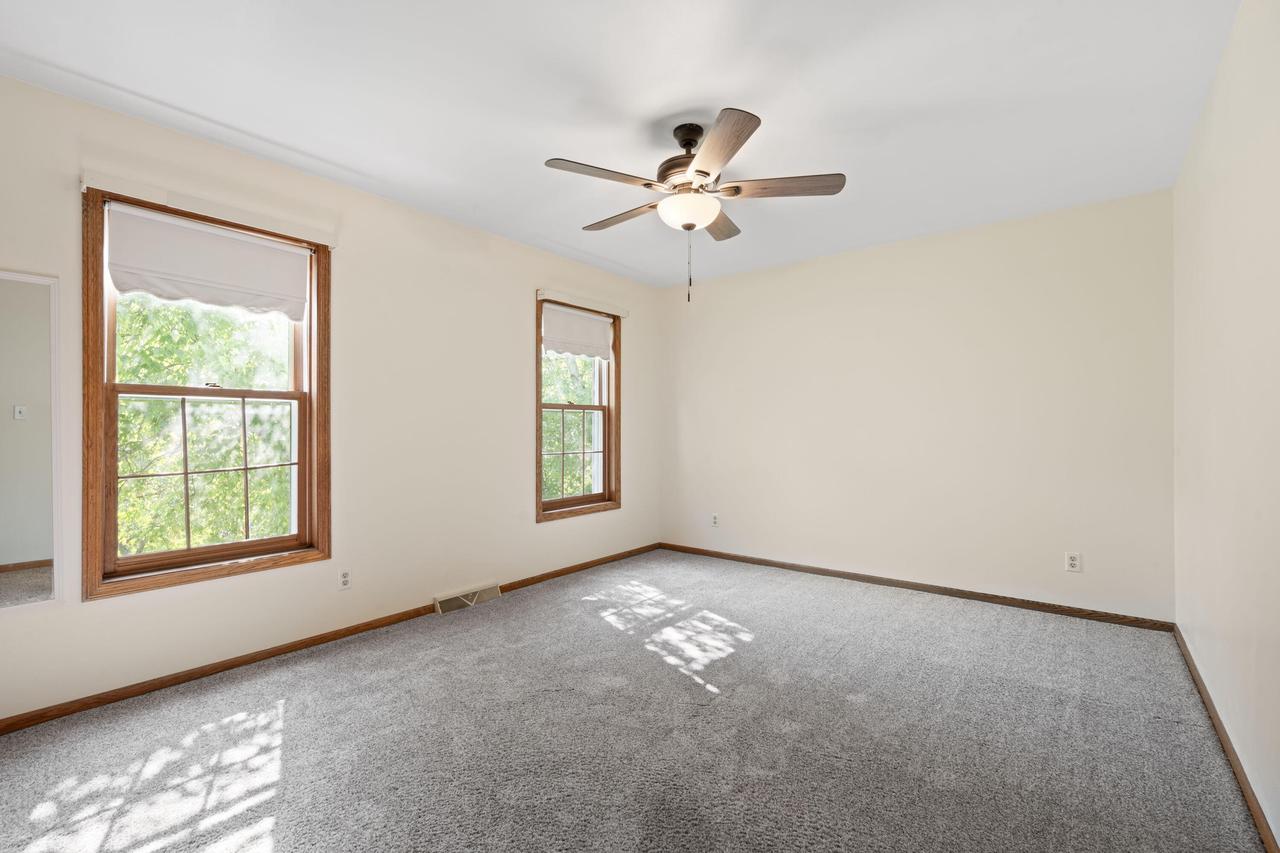W225N2549 Alderwood LANE