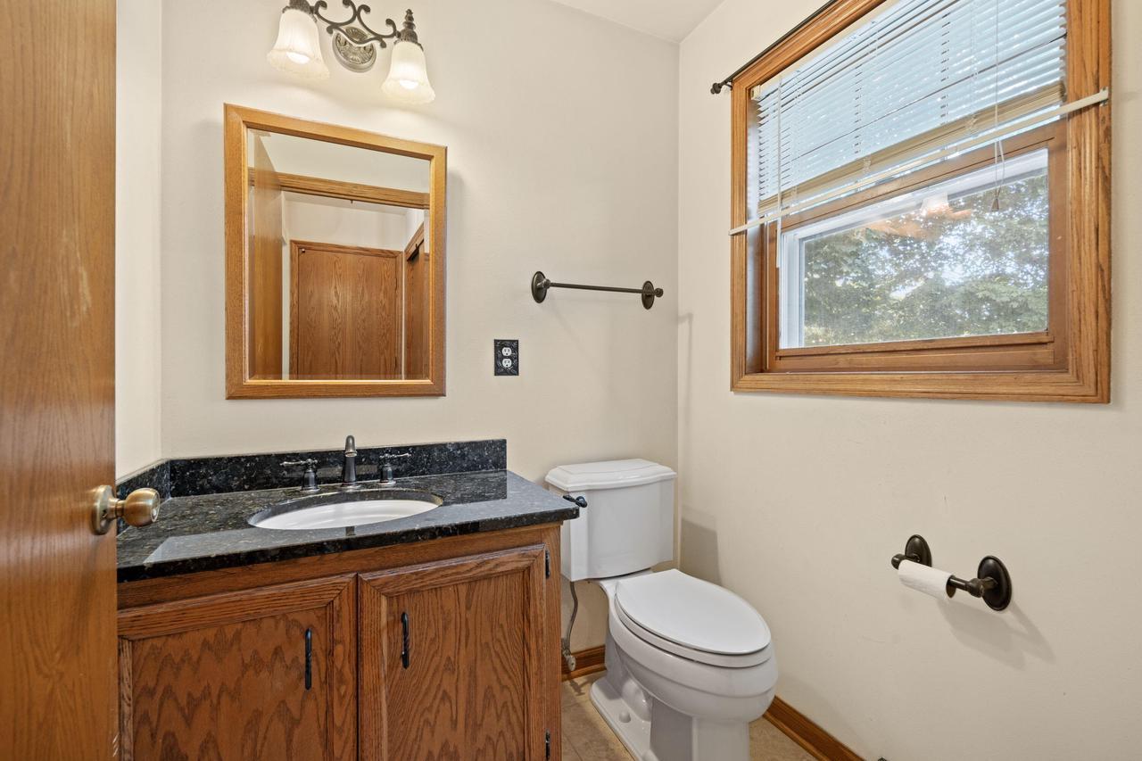 W225N2549 Alderwood LANE