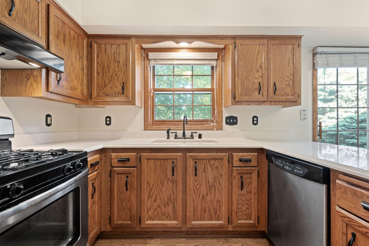 W225N2549 Alderwood LANE