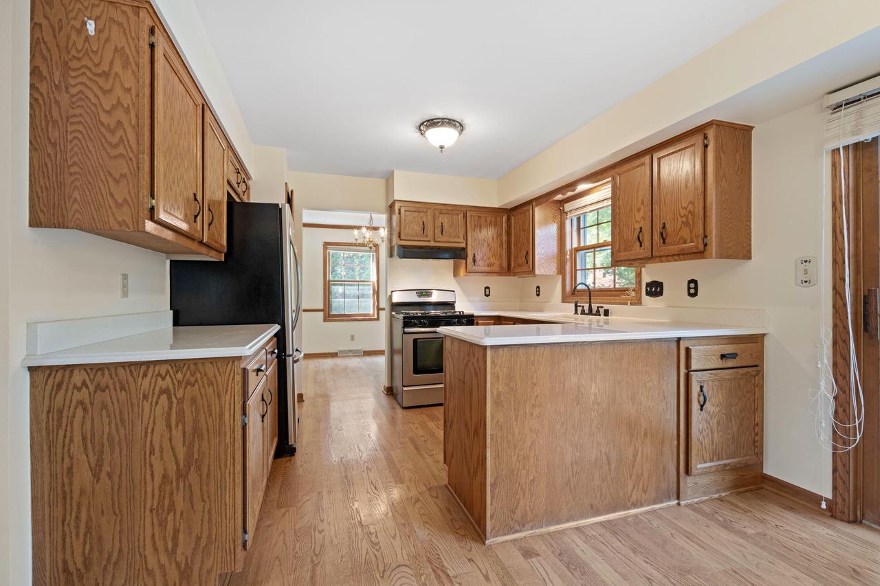 W225N2549 Alderwood LANE