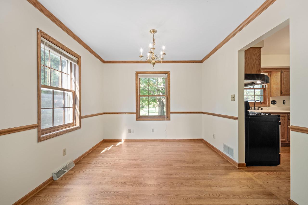 W225N2549 Alderwood LANE