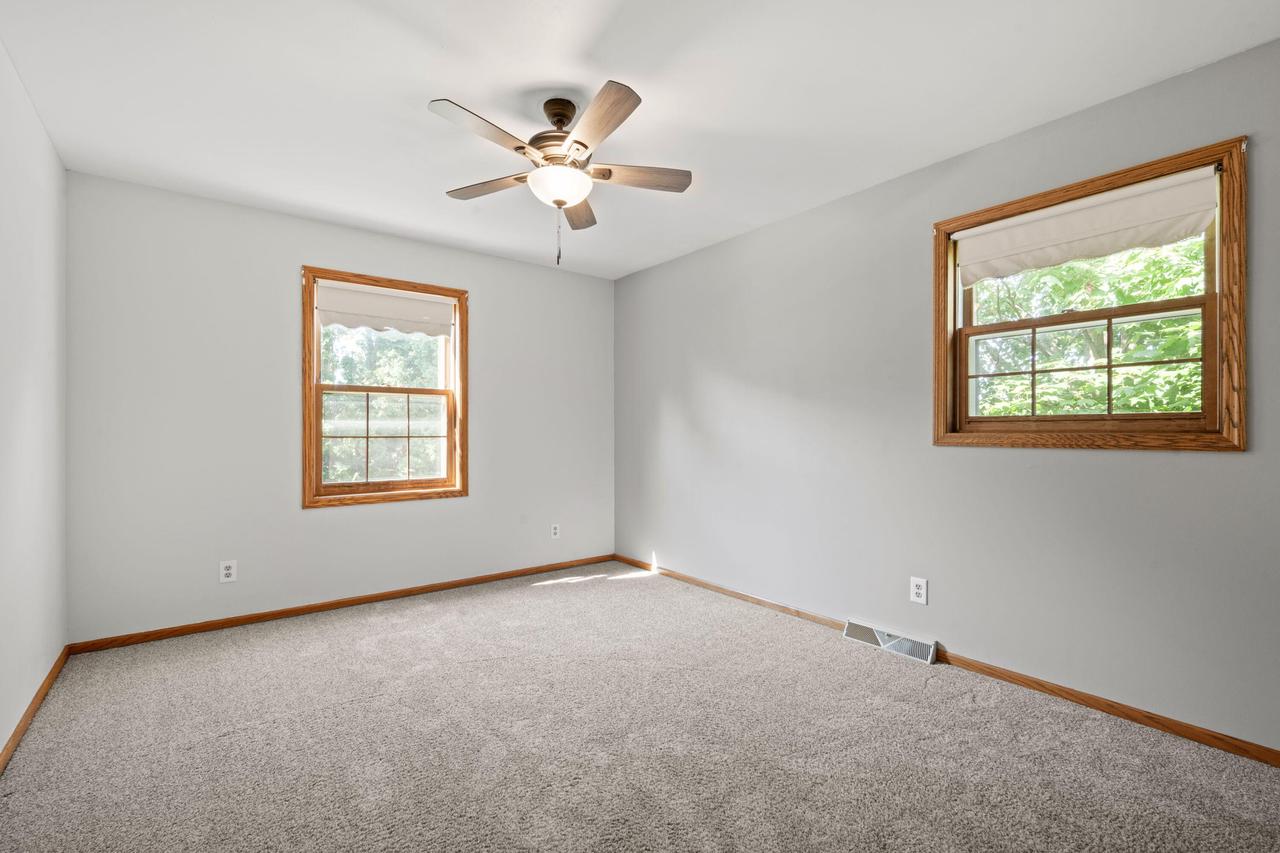W225N2549 Alderwood LANE