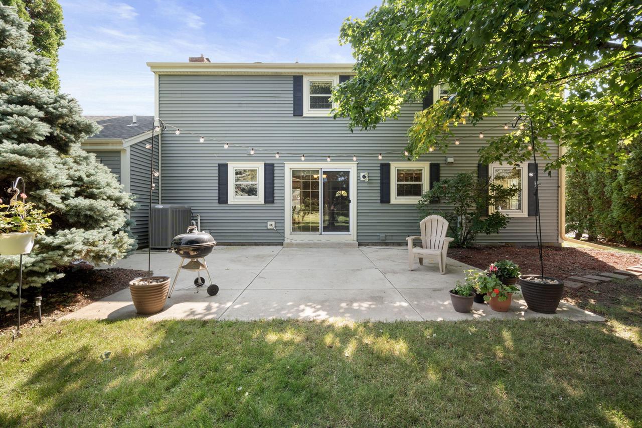 W225N2549 Alderwood LANE