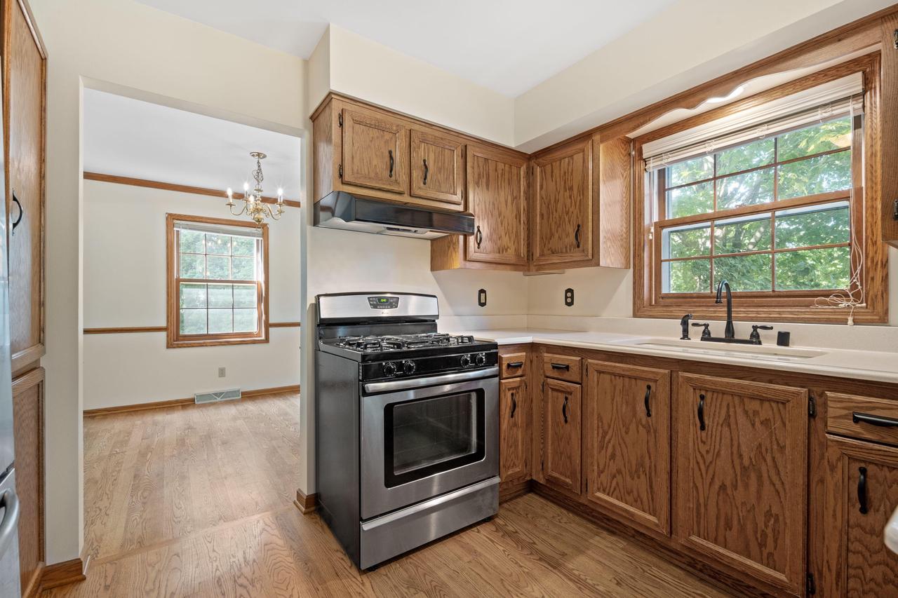 W225N2549 Alderwood LANE