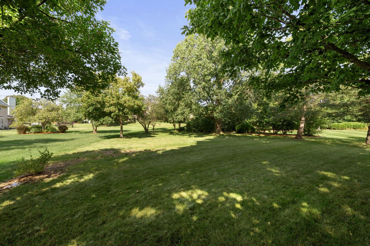 W225N2549 Alderwood LANE