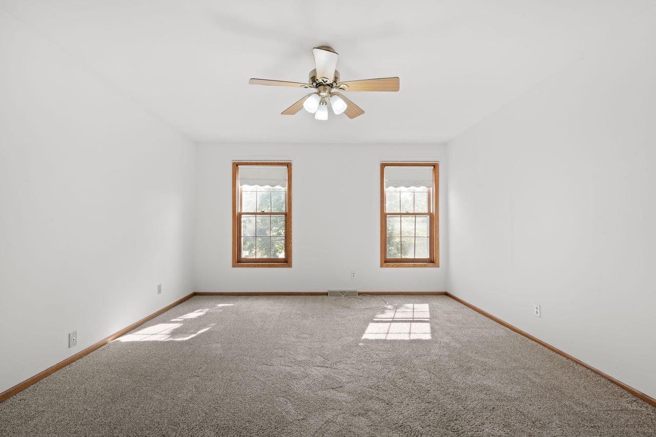 W225N2549 Alderwood LANE