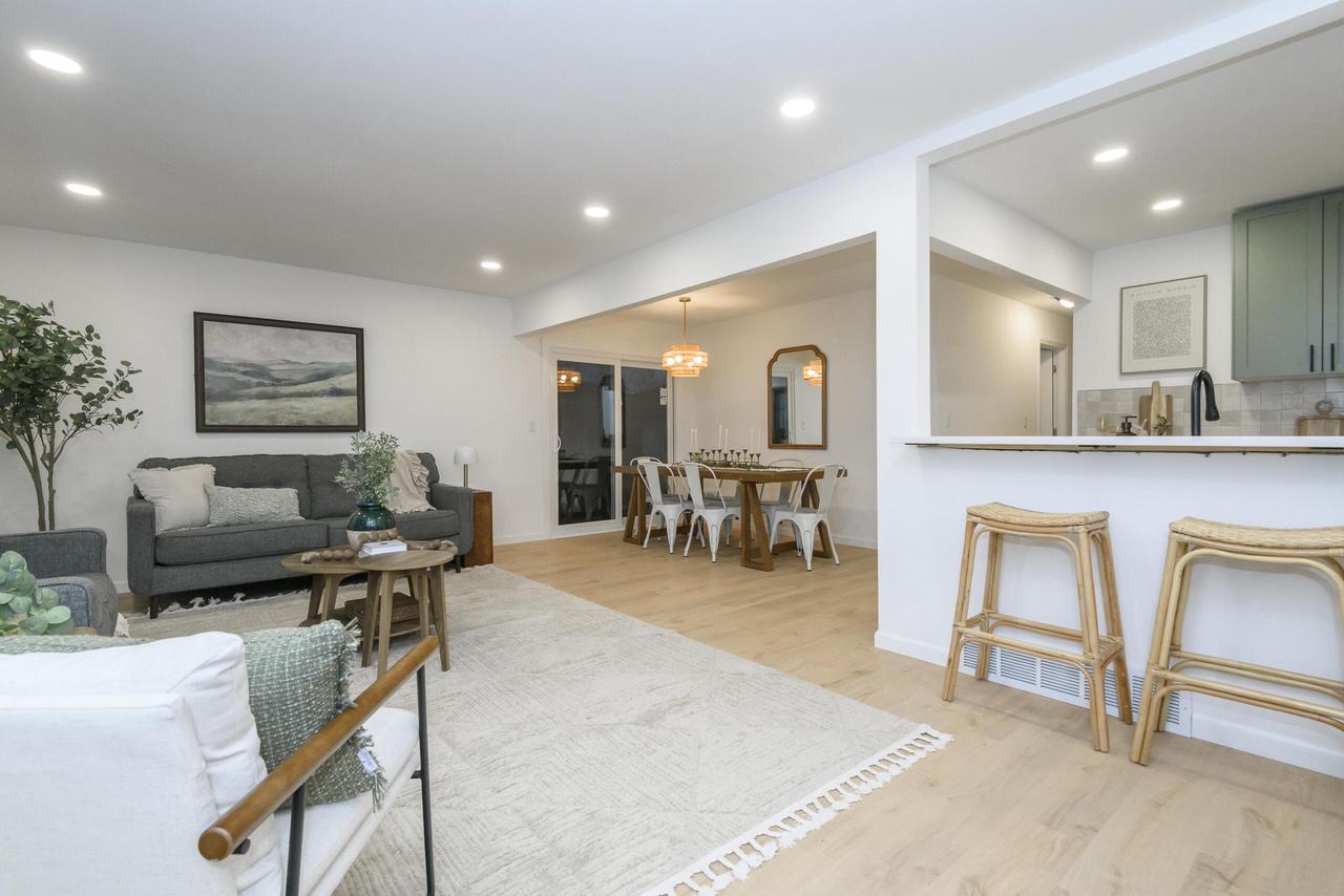 1522 Pewaukee ROAD 1524