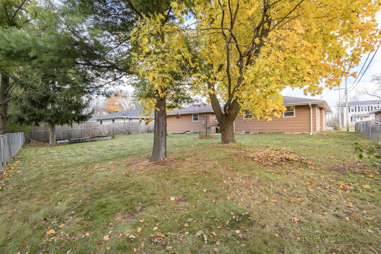 1522 Pewaukee ROAD 1524