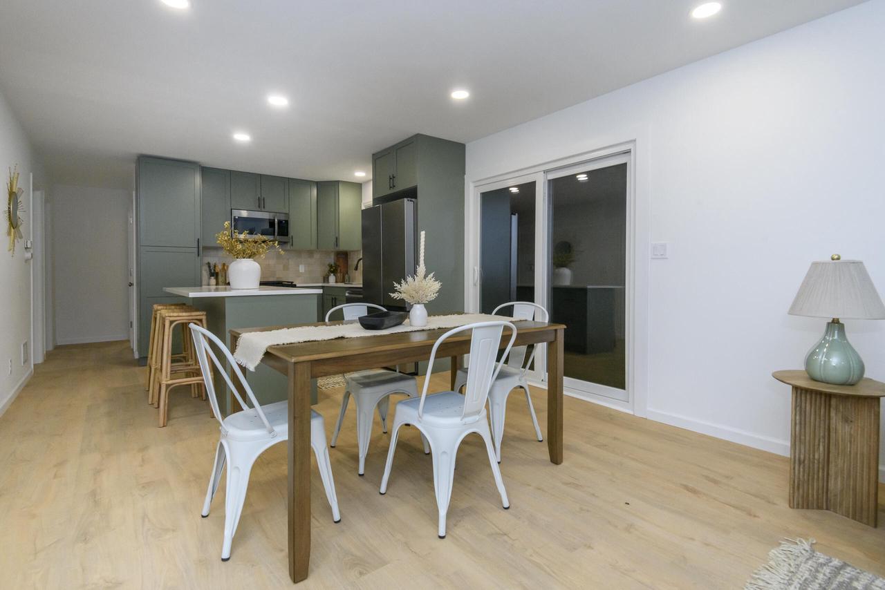 1522 Pewaukee ROAD 1524