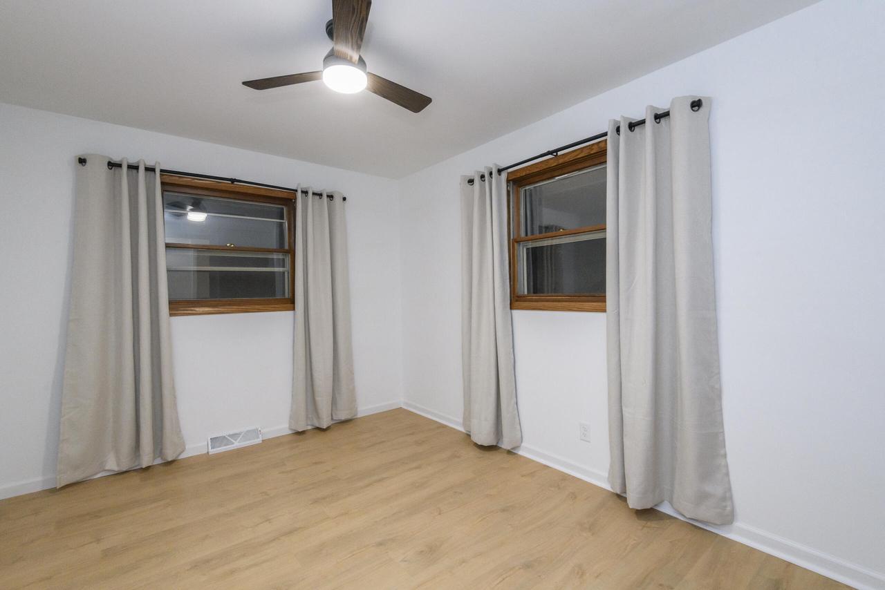 1522 Pewaukee ROAD 1524
