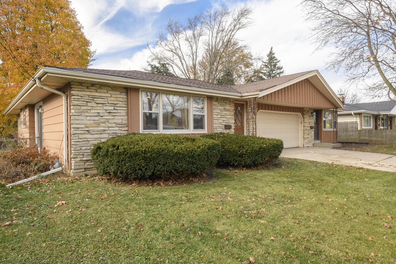1522 Pewaukee ROAD 1524