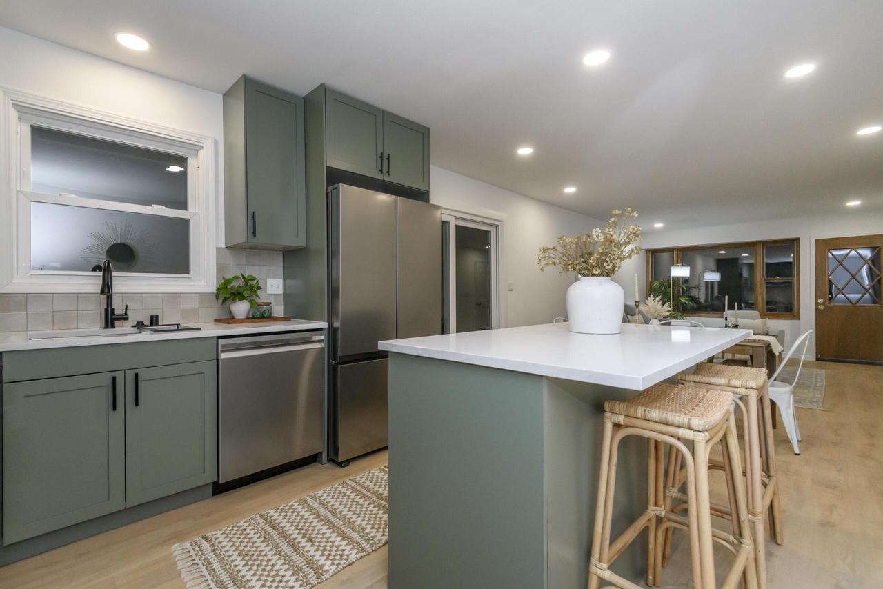 1522 Pewaukee ROAD 1524