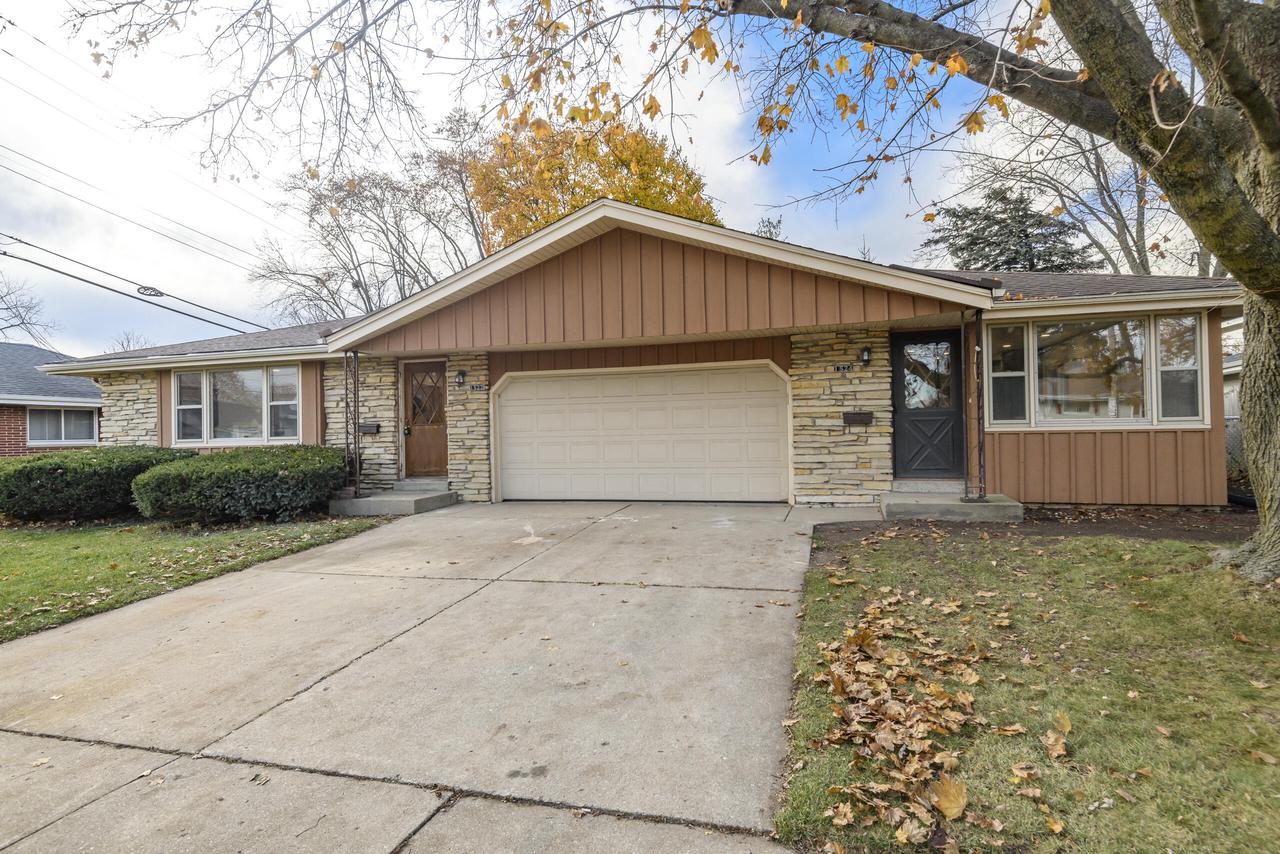 1522 Pewaukee ROAD 1524