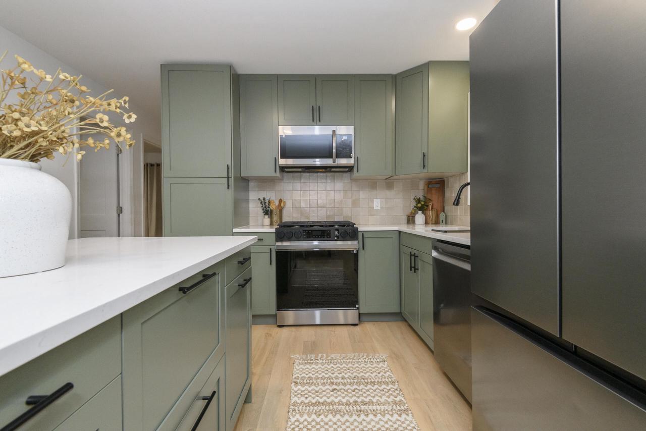 1522 Pewaukee ROAD 1524