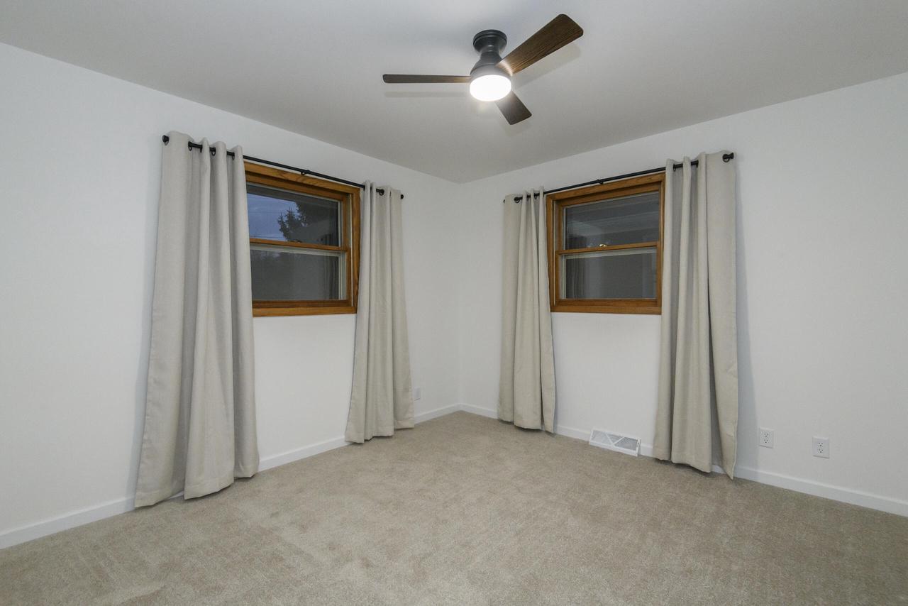 1522 Pewaukee ROAD 1524