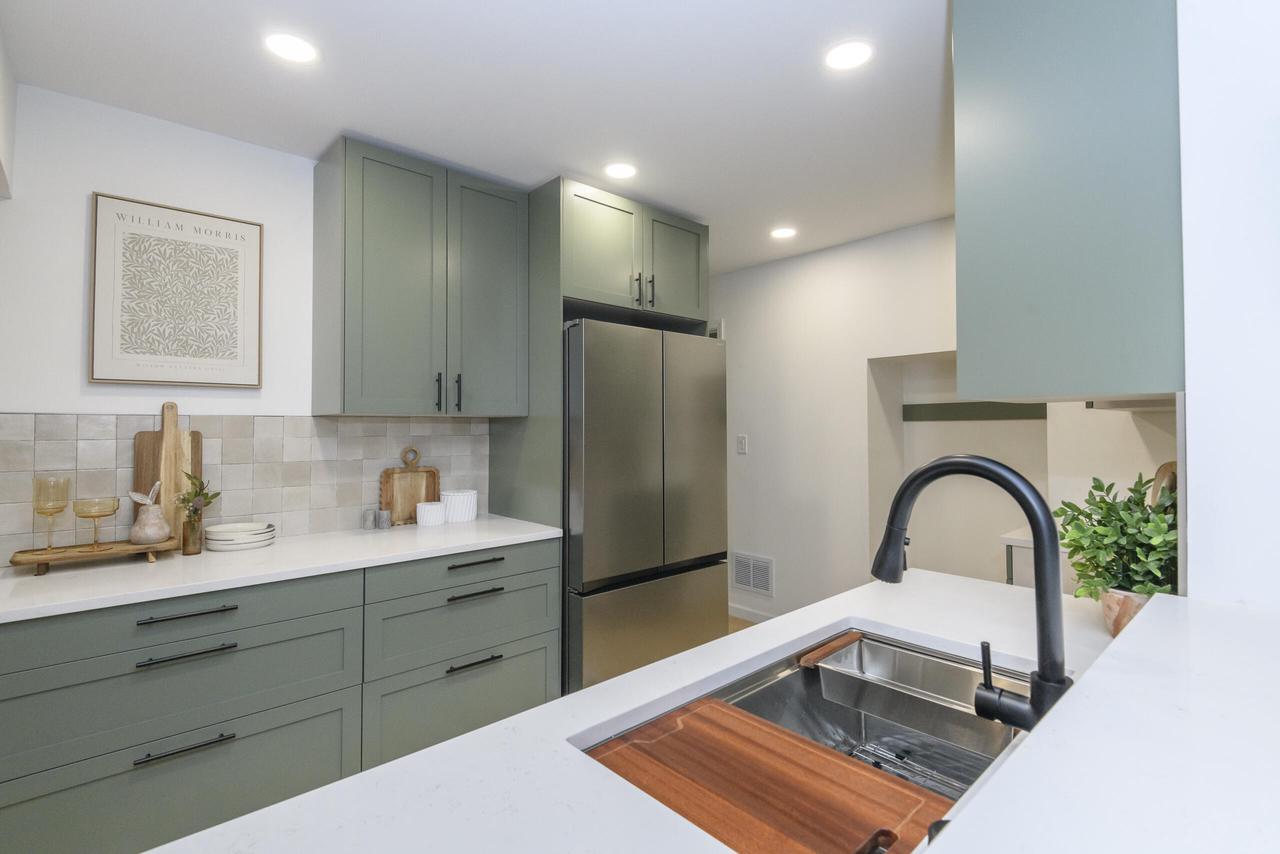 1522 Pewaukee ROAD 1524