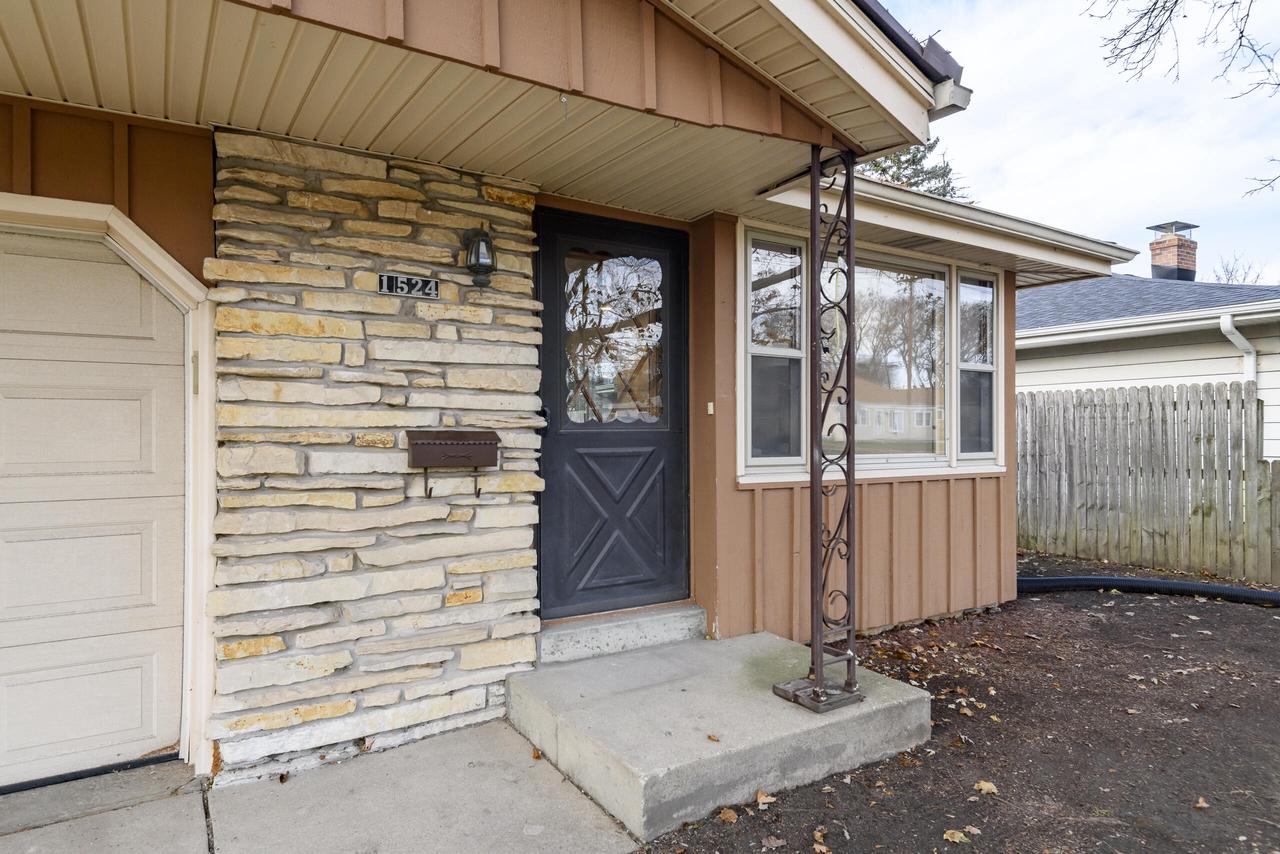 1522 Pewaukee ROAD 1524