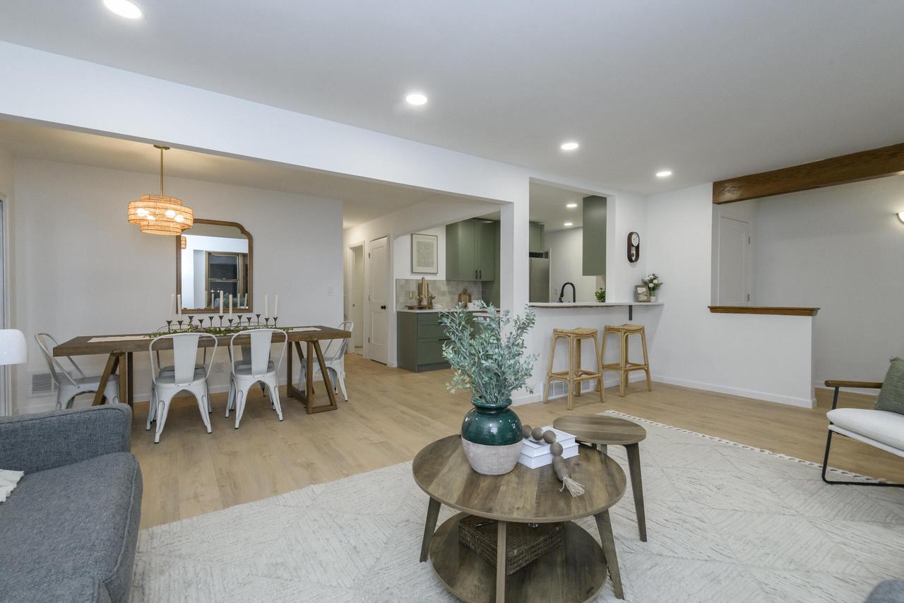 1522 Pewaukee ROAD 1524
