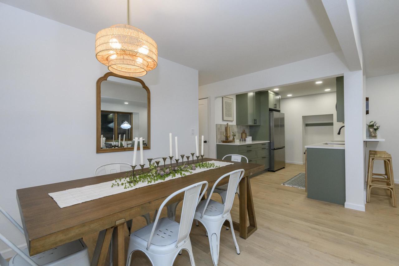 1522 Pewaukee ROAD 1524