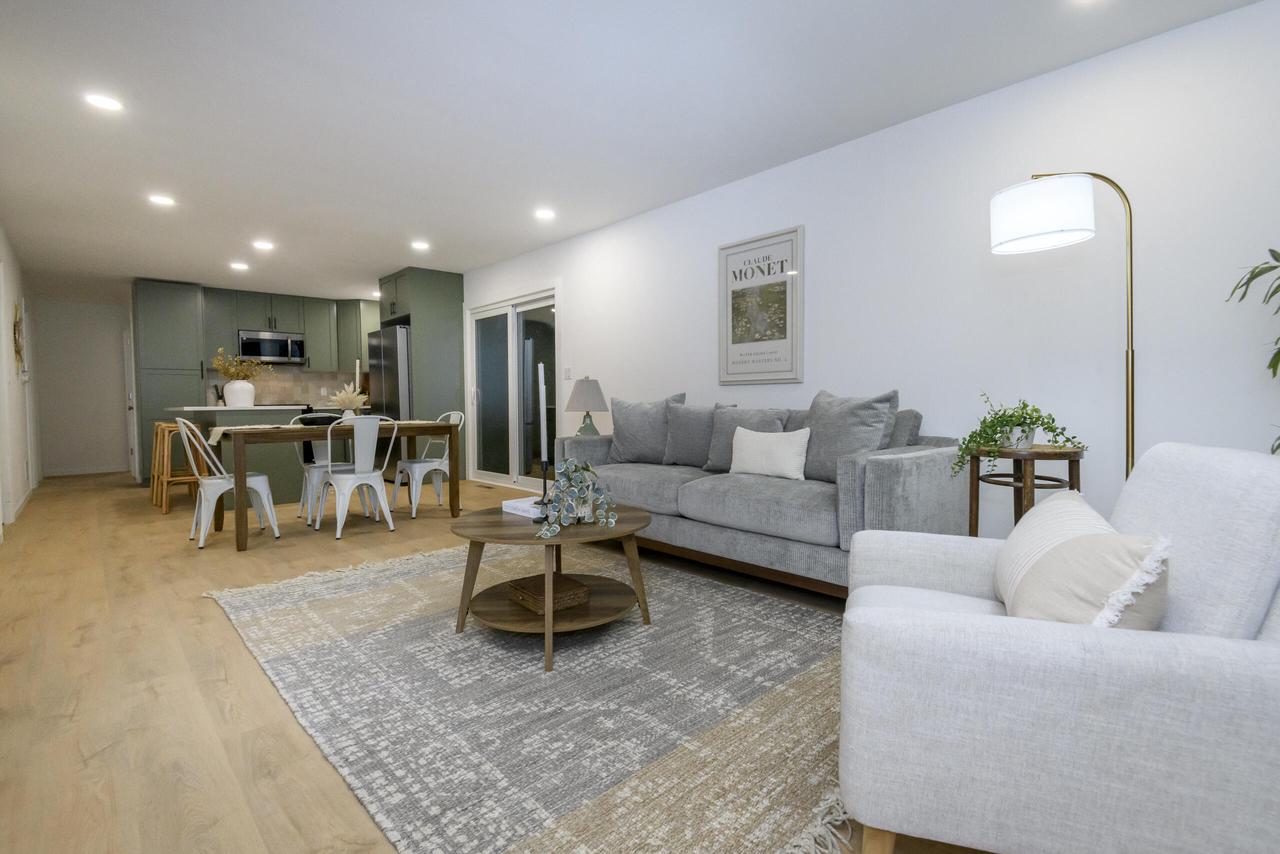 1522 Pewaukee ROAD 1524