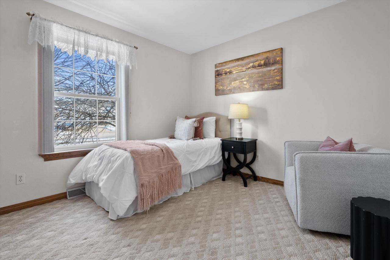 2607 Fox River PARKWAY