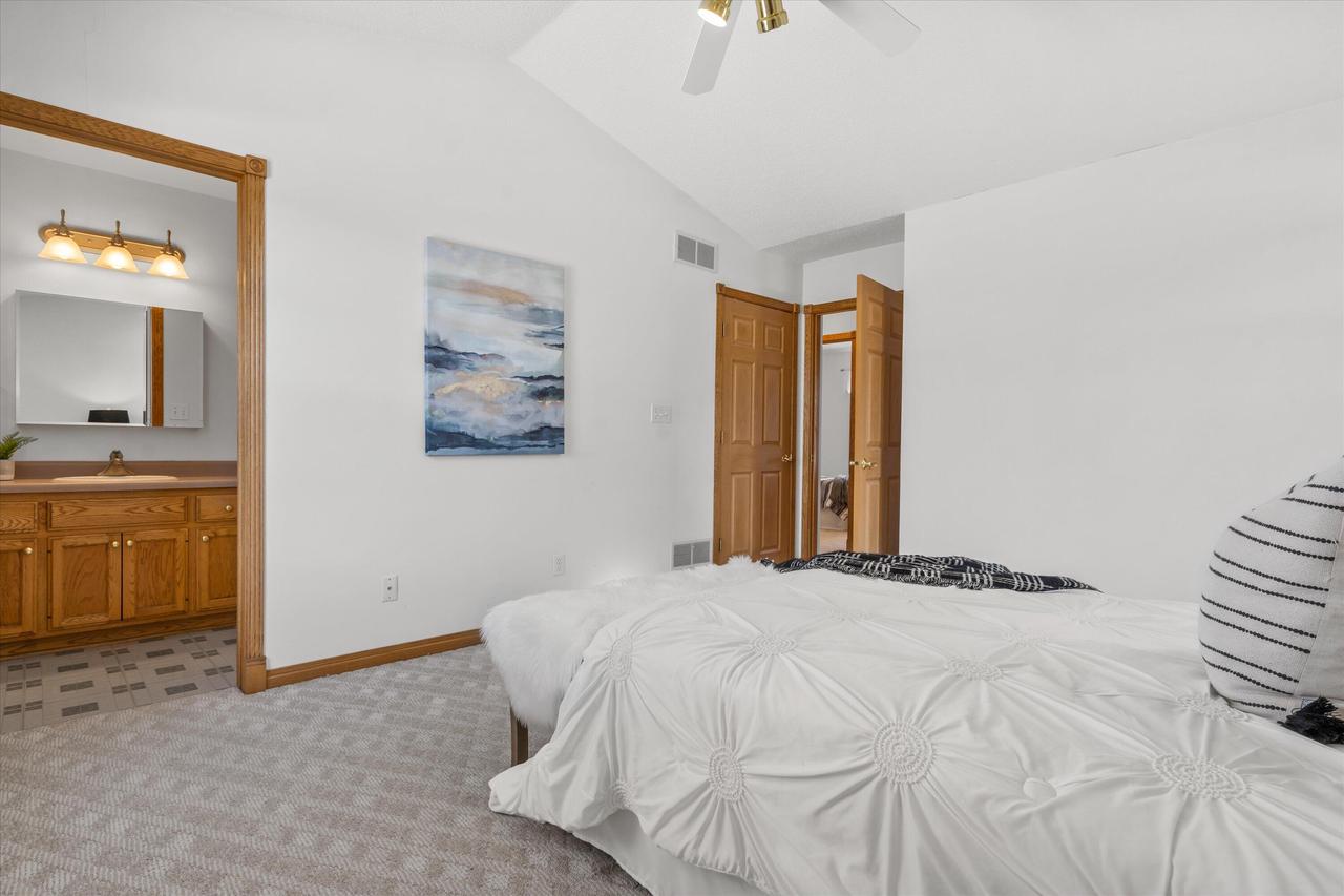 2607 Fox River PARKWAY