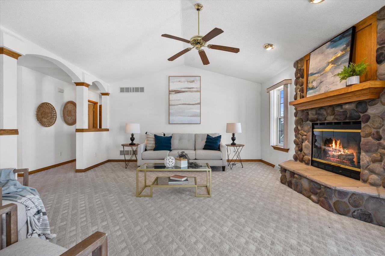 2607 Fox River PARKWAY