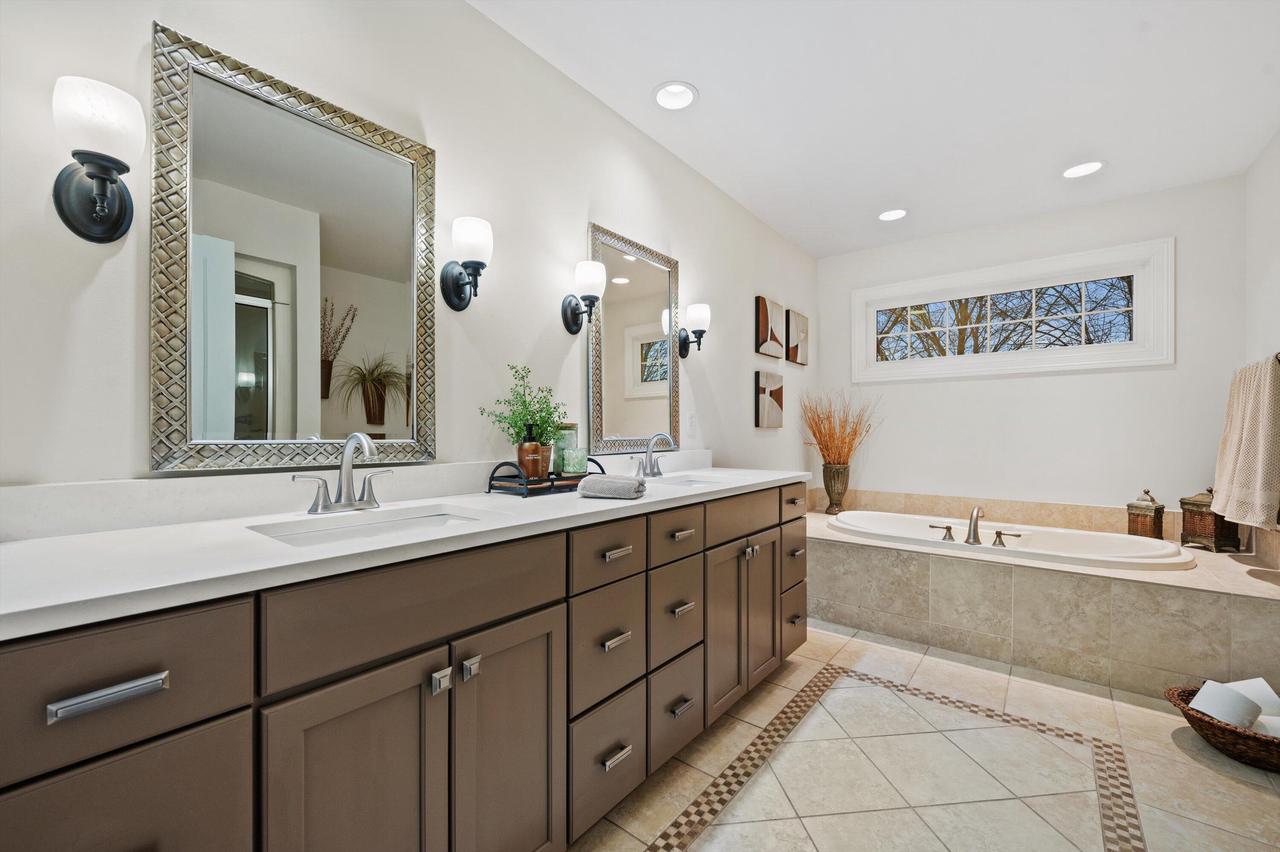 W285N7383 Bark River ROAD