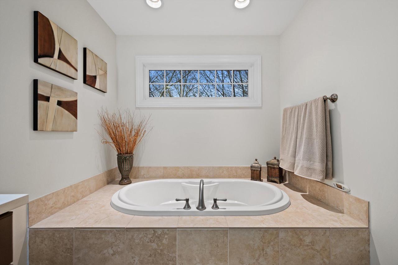 W285N7383 Bark River ROAD