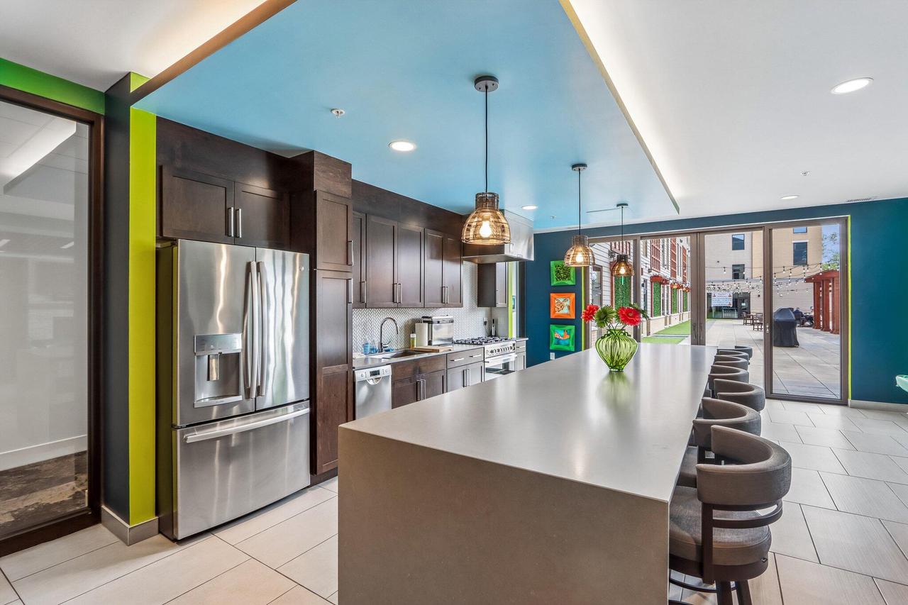 215 E Pleasant STREET 401