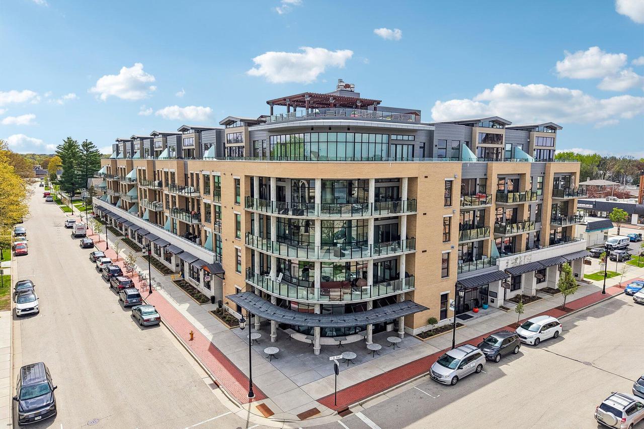 215 E Pleasant STREET 401