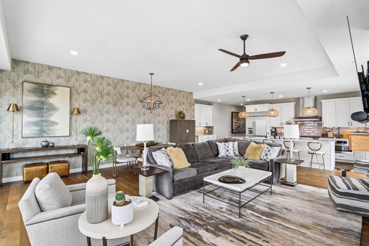 215 E Pleasant STREET 401