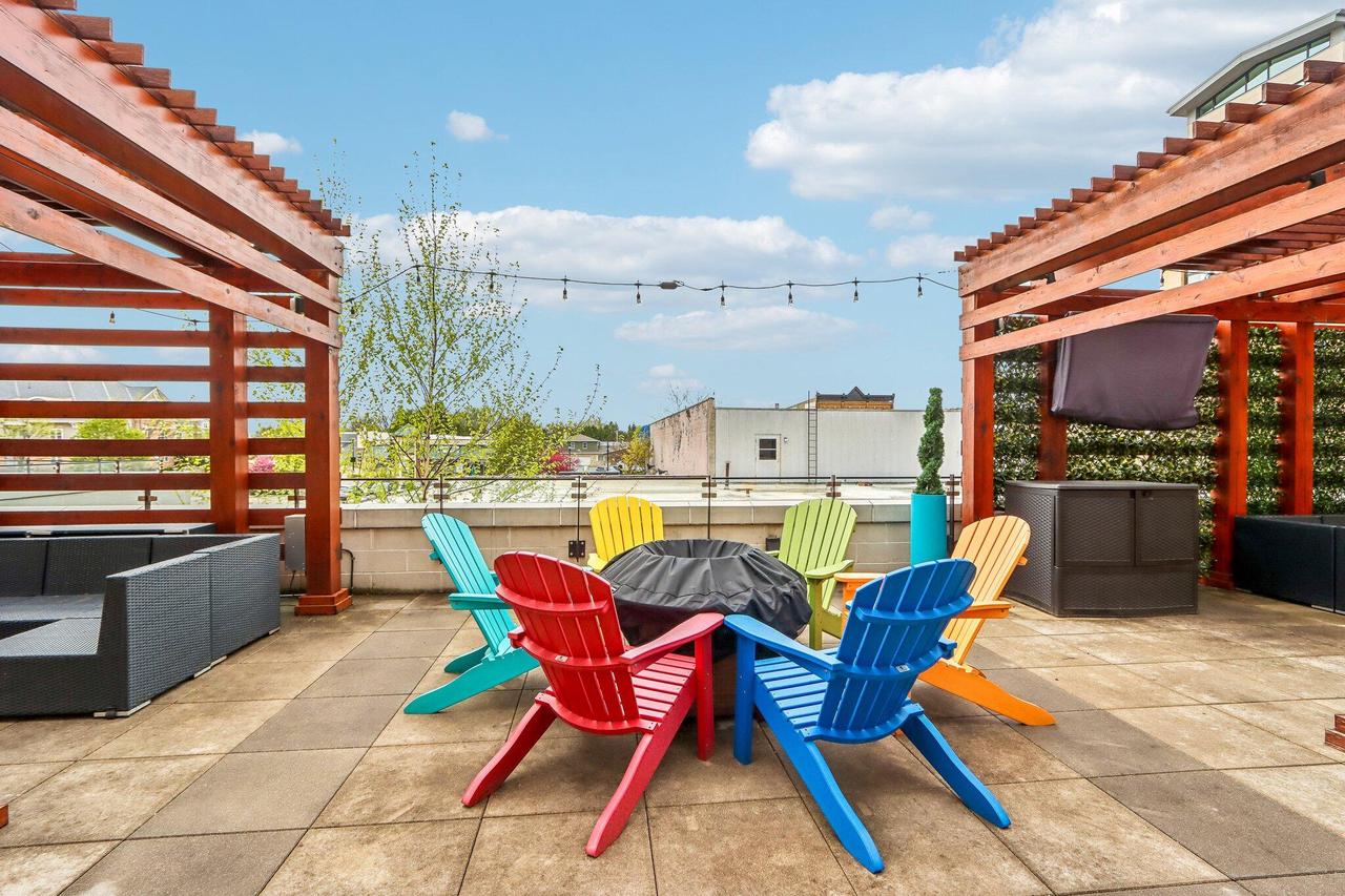 215 E Pleasant STREET 401