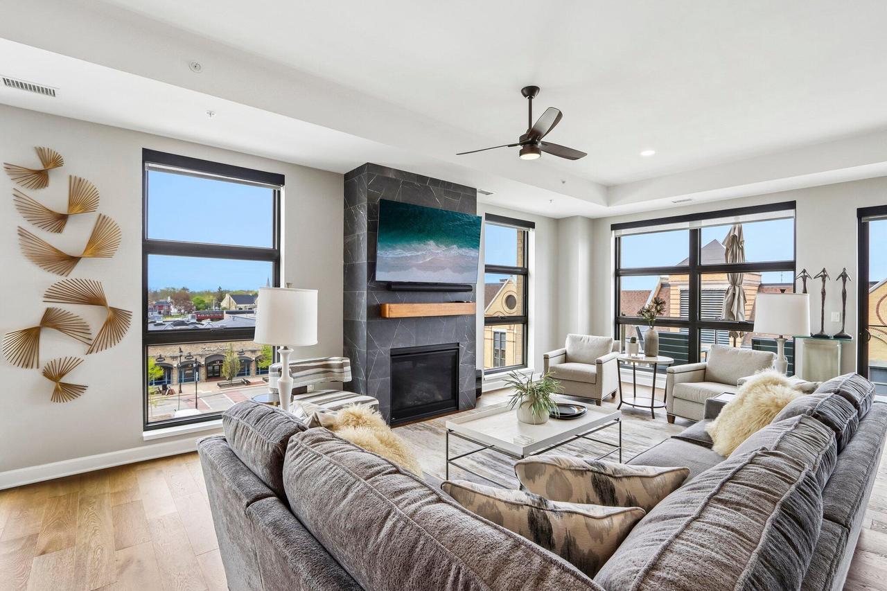 215 E Pleasant STREET 401
