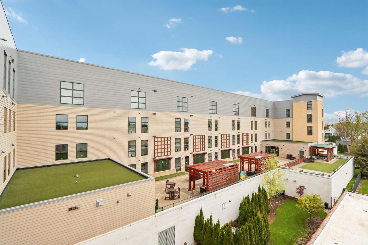 215 E Pleasant STREET 401