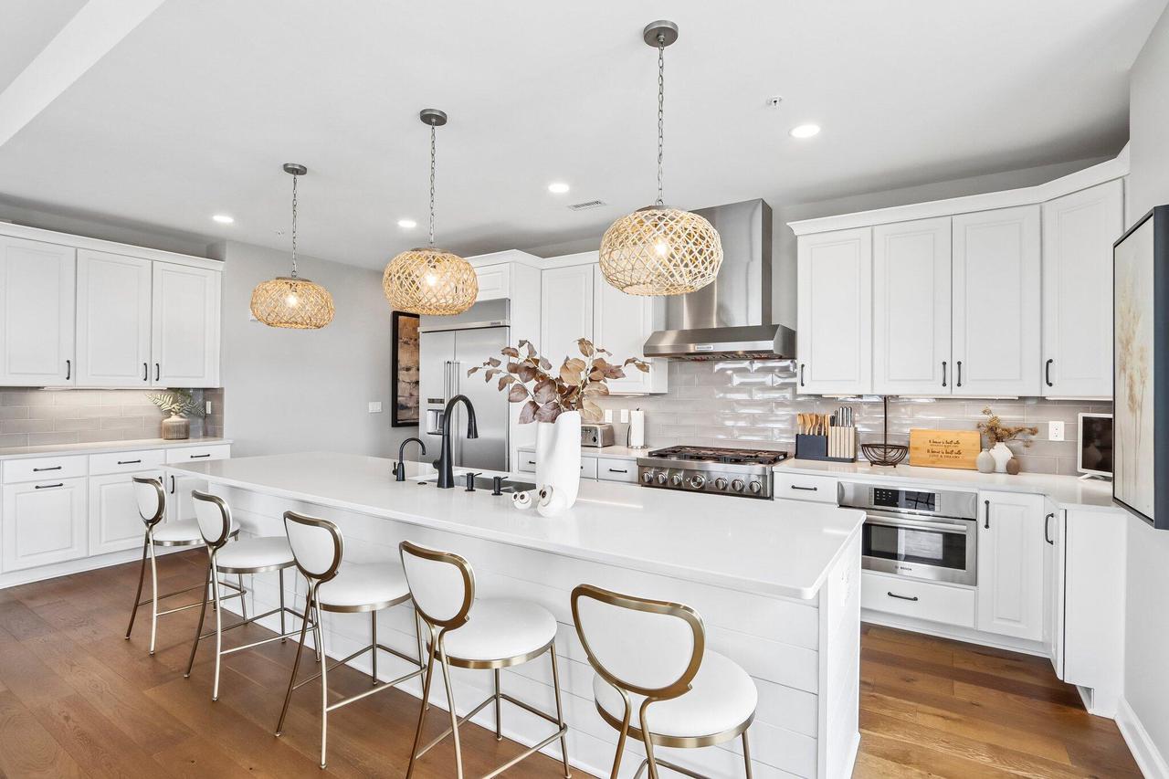 215 E Pleasant STREET 401