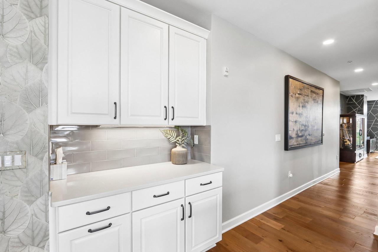 215 E Pleasant STREET 401