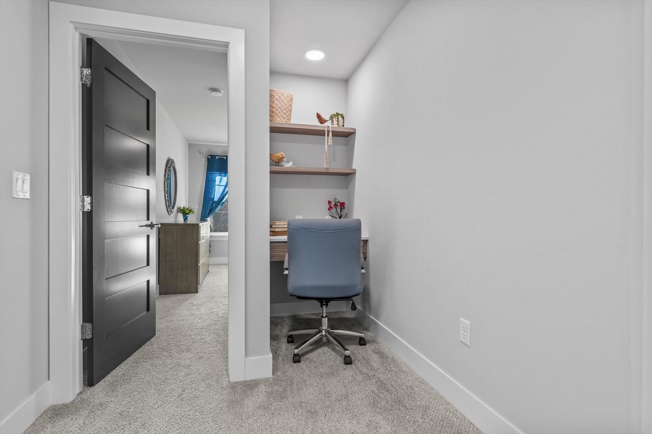 3105 Mendota COURT
