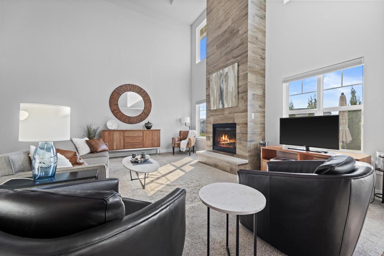 3105 Mendota COURT