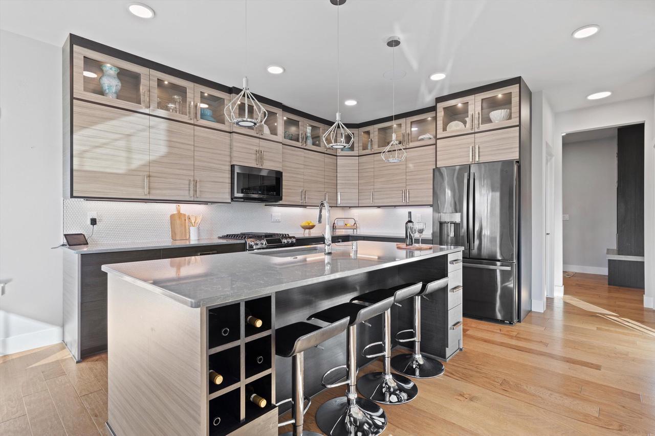 3105 Mendota COURT