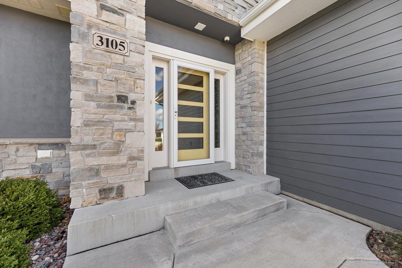 3105 Mendota COURT