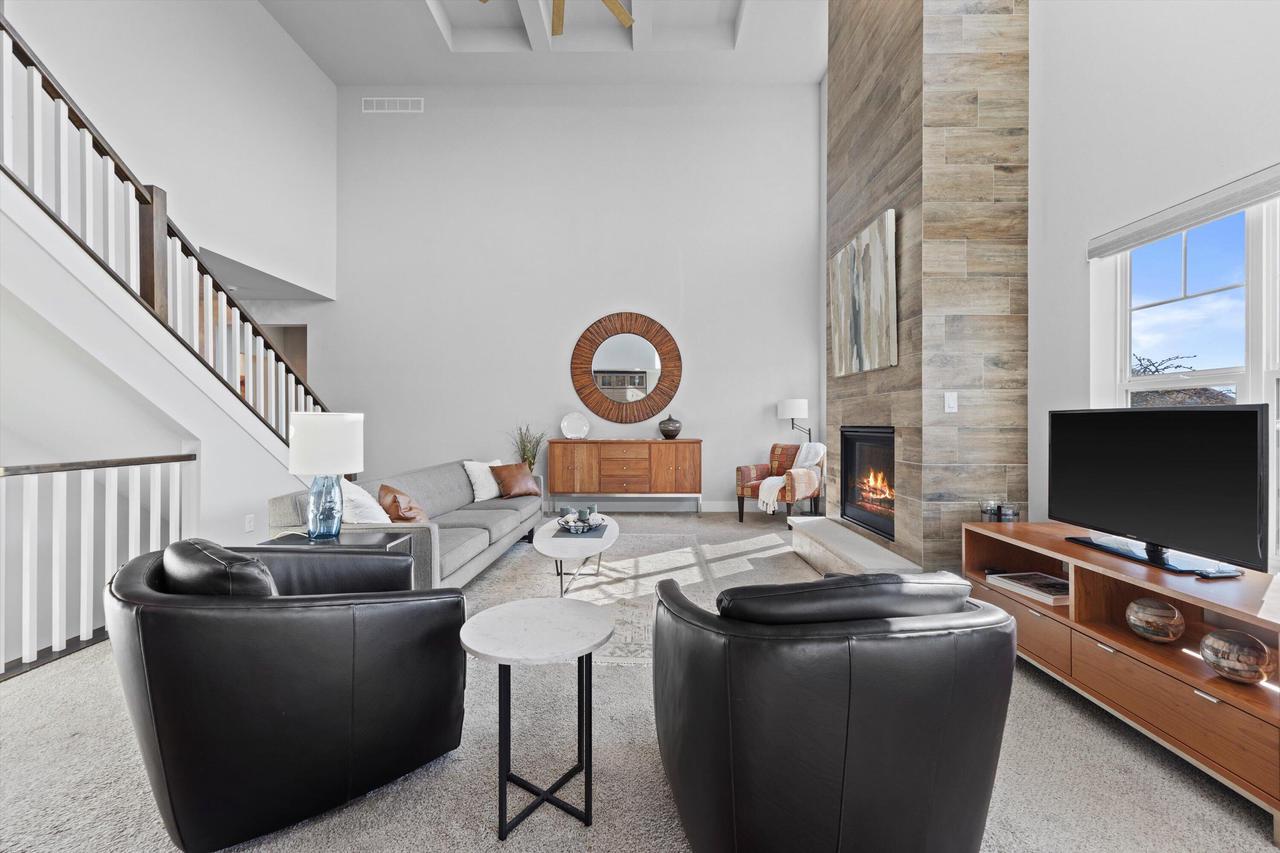 3105 Mendota COURT
