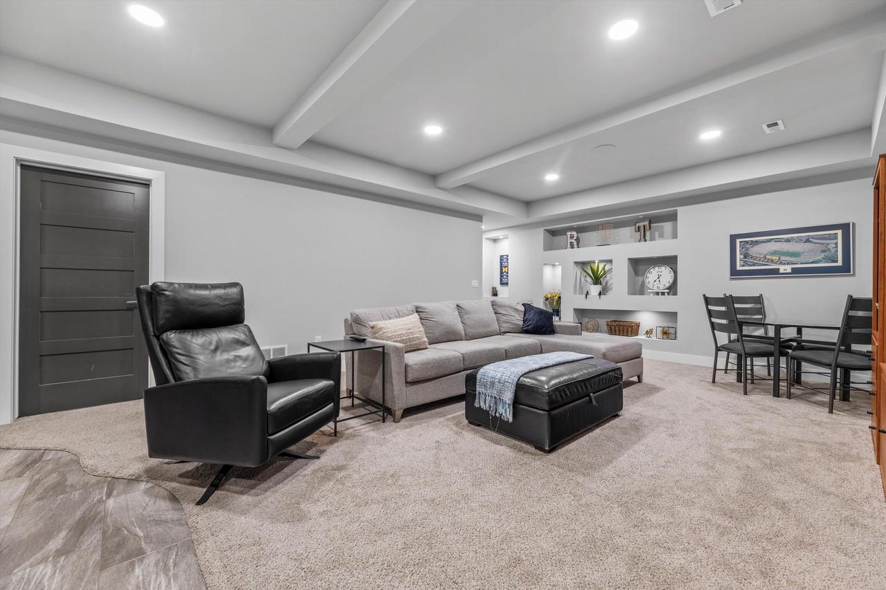 3105 Mendota COURT