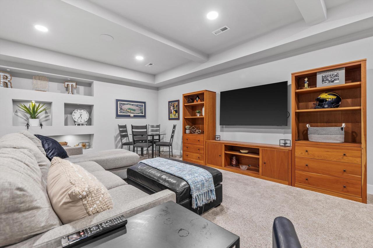 3105 Mendota COURT