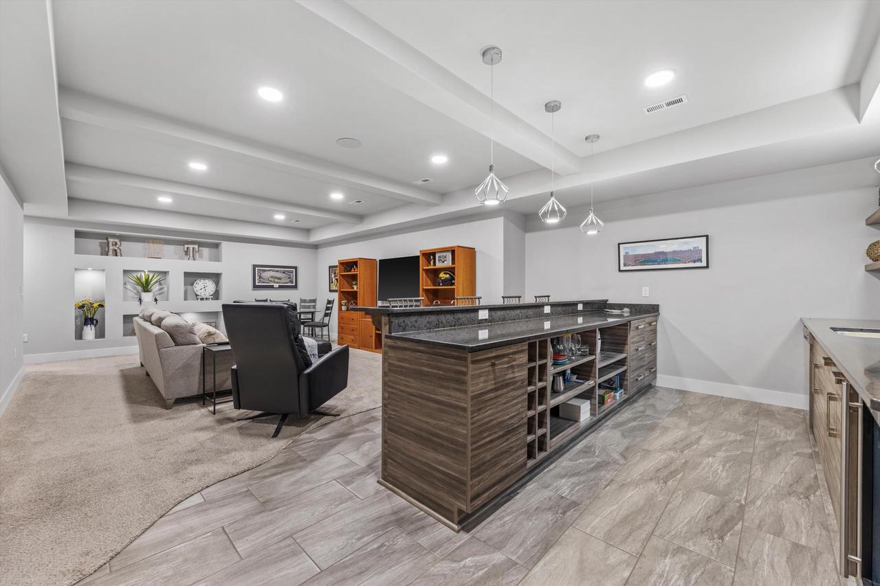 3105 Mendota COURT