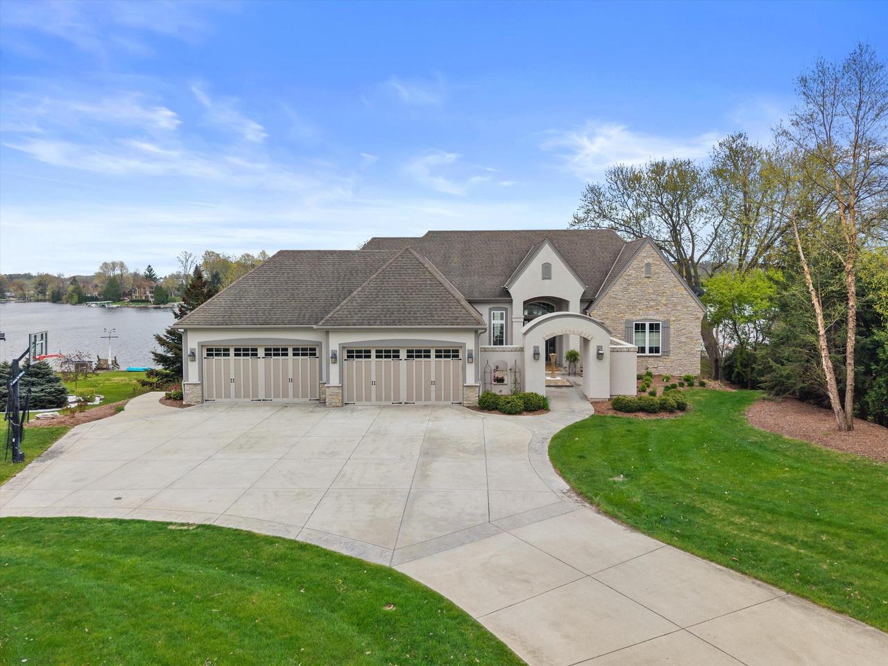 W356N5136 Lakeshore DRIVE