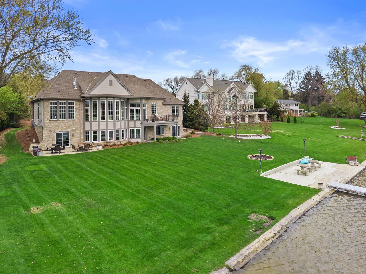 W356N5136 Lakeshore DRIVE