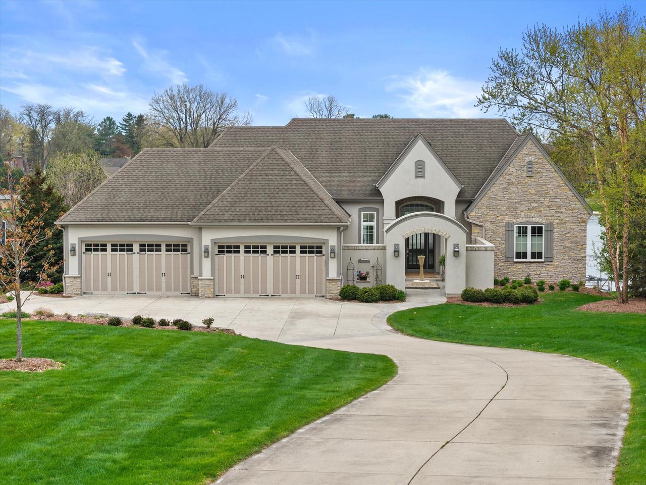 W356N5136 Lakeshore DRIVE