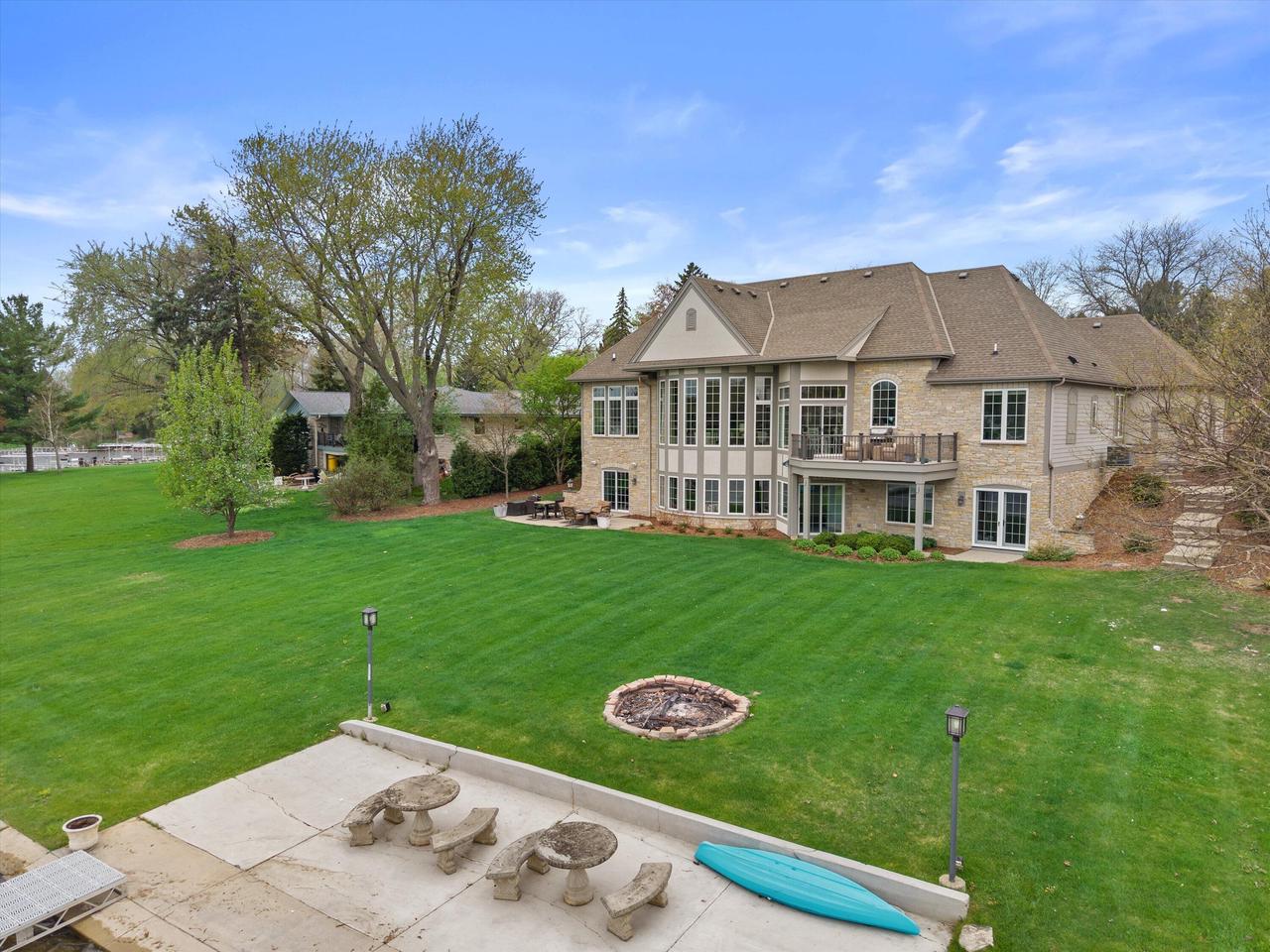 W356N5136 Lakeshore DRIVE